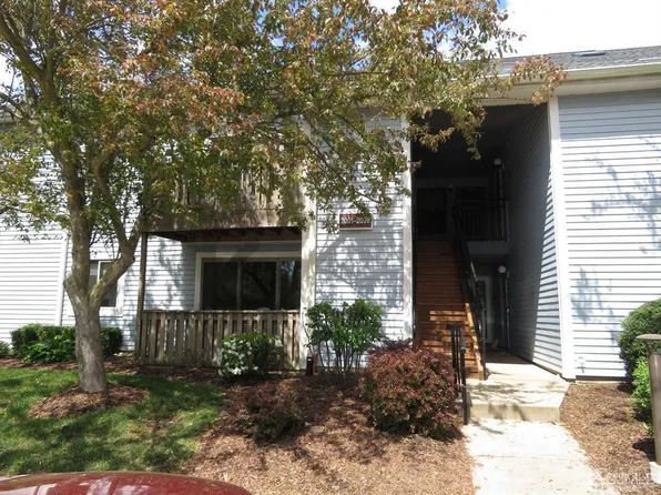 2001 Aspen Dr, Plainsboro, NJ 08536