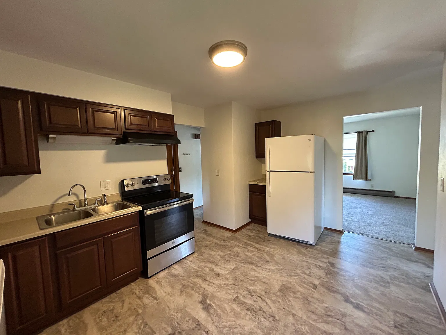 2 bed, 825 sqft, $995 — Photo 2