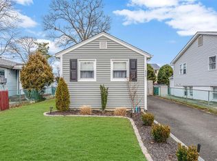 450 S Fulton Ave, Lindenhurst, NY 11757