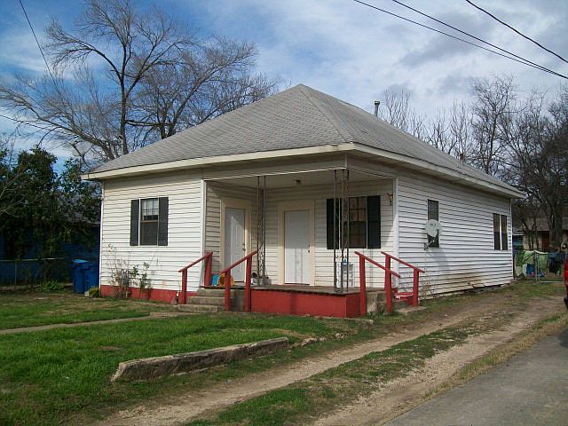 2nd image of 205 E Davis St