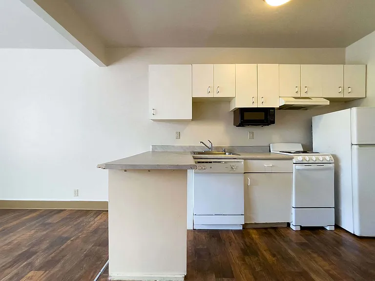 Zindorf Apartments — Photo 31