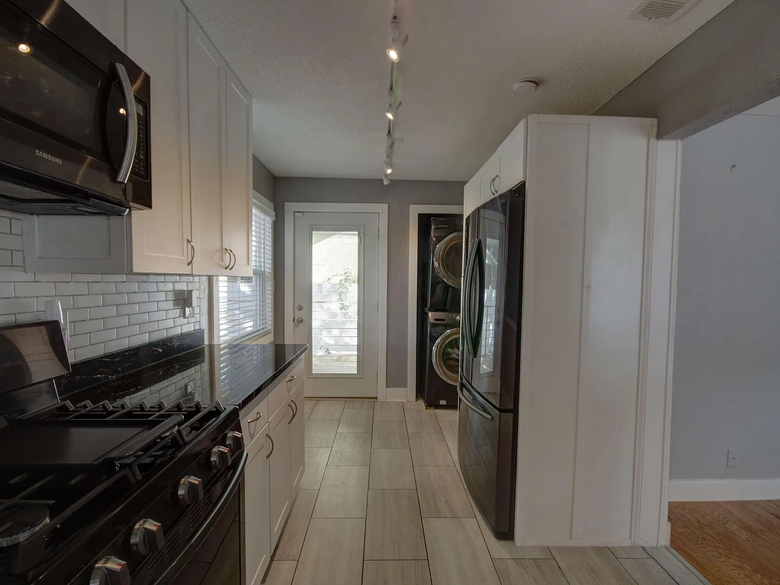 2 bed, 712 sqft, $2,095 — Photo 4