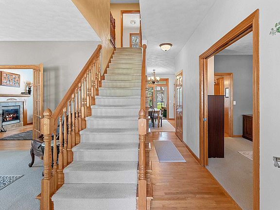 3rd image of 88 Bellevue Pl