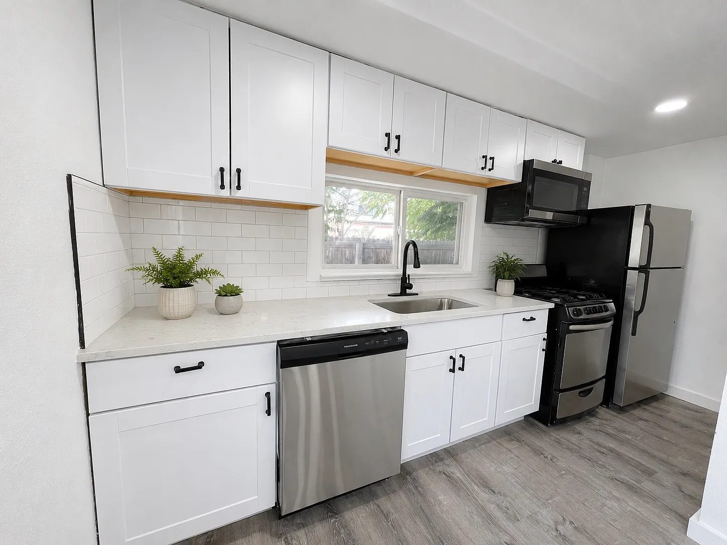 342 S Lincoln St — Photo 3
