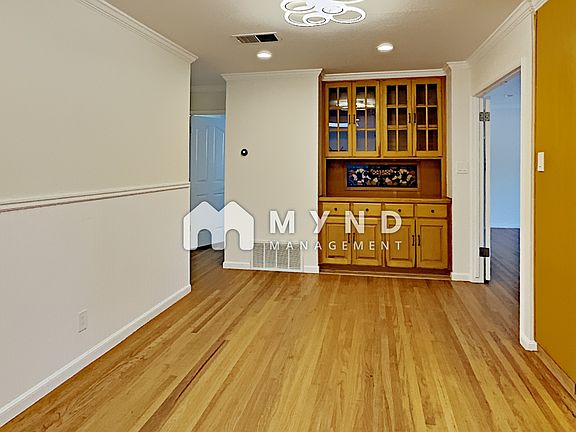 5th image of 5107 Country Ln