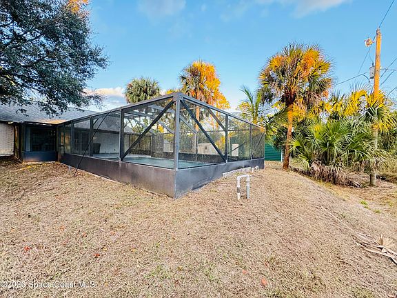 5th image of 1726 Orchid Ct NW