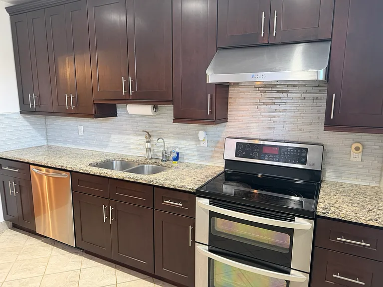 1535 Willow St — Photo 8