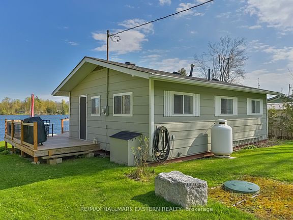 5th image of 1095 Island View Dr