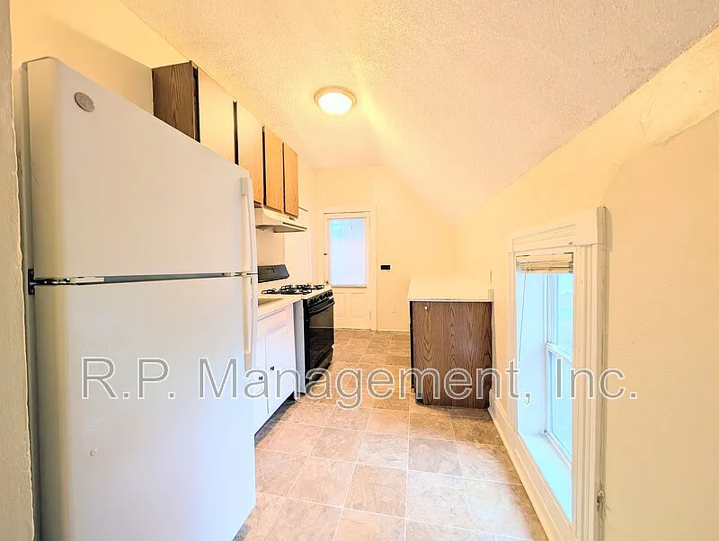 Studio, 1.0 bath, 545 sqft, $1,050 — Photo 4