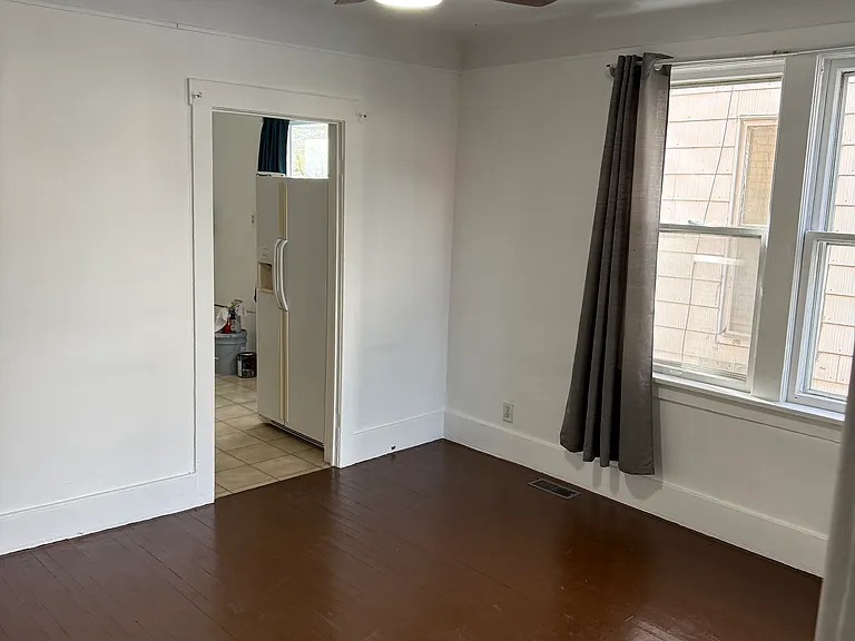 11363 Sobieski Ave — Photo 3