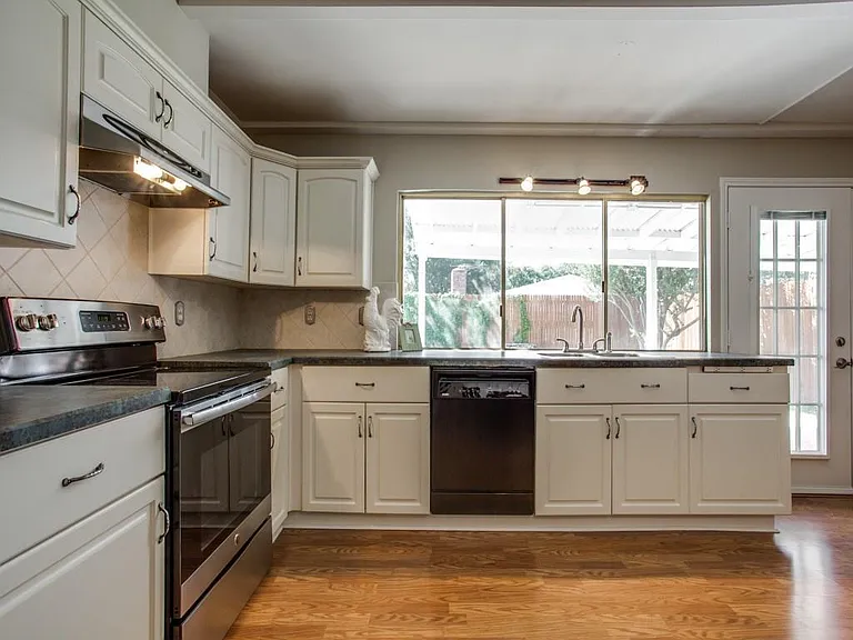 1416 Waterton Dr — Photo 9