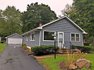 1635 N Riverside Dr, McHenry, IL 60050