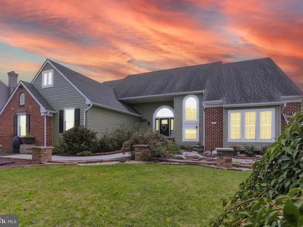206 Fairview Dr, Hanover, PA 17331