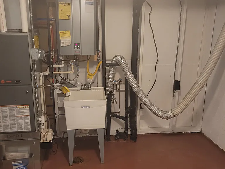Washer & Dryer hook ups