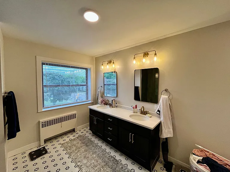 2600 E Kenwood Blvd — Photo 40