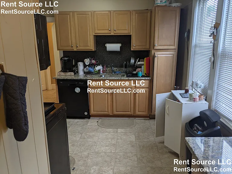 138 W Adams St — Photo 10