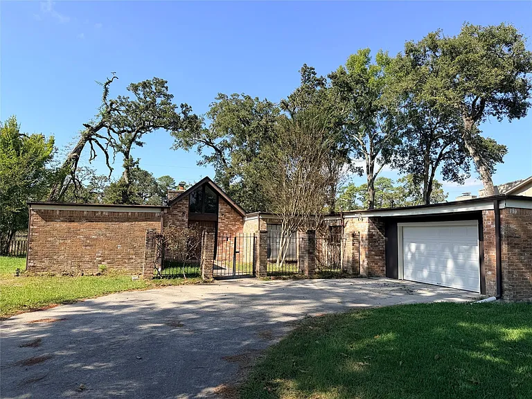 1607 Chestnut Ridge Rd — Photo 3