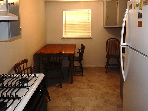 5th image of 321 Pecan Dr