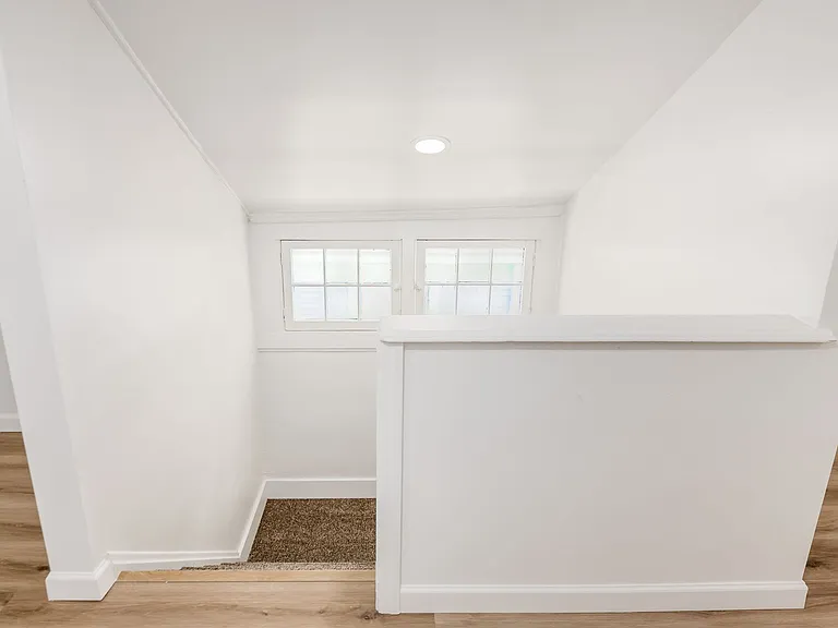 1466 Summit St #MAIN — Photo 22