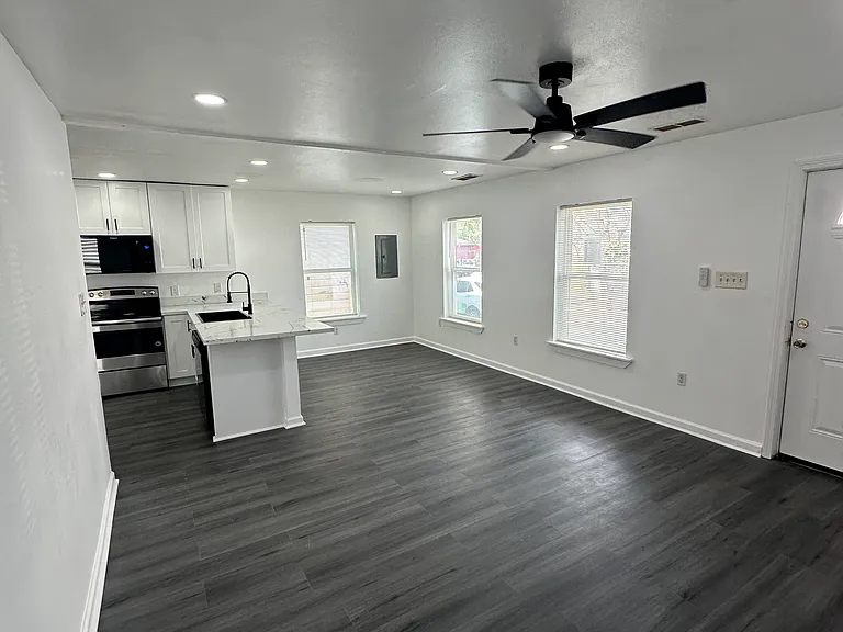 2818 Saint Andrew St — Photo 3