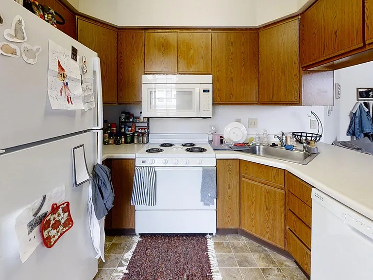 537 S Van Buren St #D — Photo 15