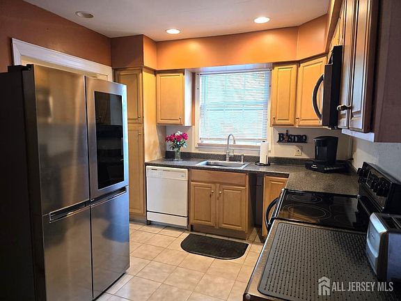4th image of 1108 Lower Ferry Rd