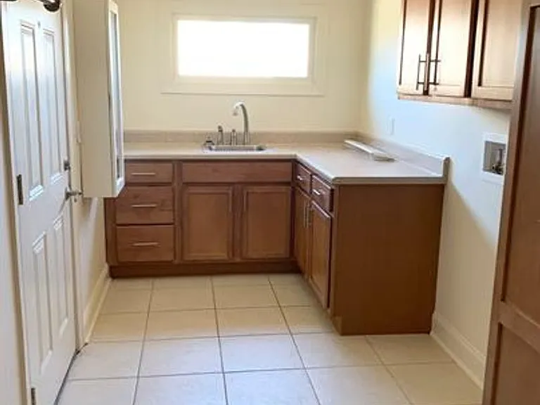 2822 Lafayette Rd SW — Photo 3