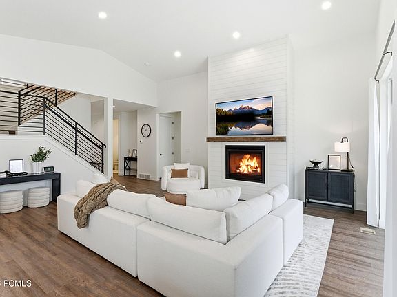 4th image of 8569 S Round Stone Cv