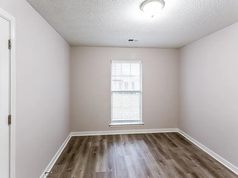 7163 Windsor Dr — Photo 13
