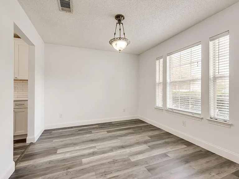10717 Pineview Ln — Photo 5
