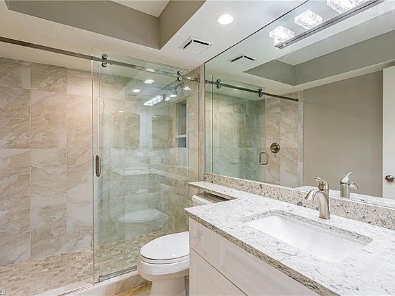 4th image of 260 Seaview Ct APT 1803