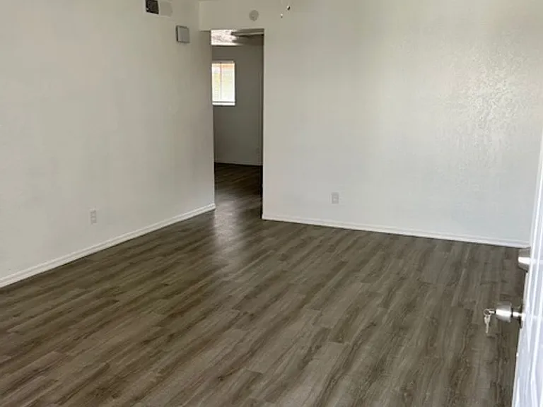 200 S Doran — Photo 5
