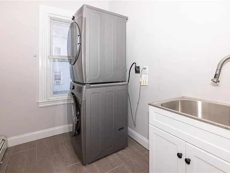 376 Hope St — Photo 5