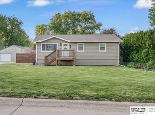 8626 Nicholas St, Omaha, NE 68114