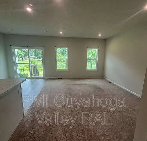 1161 Meadow Run — Photo 3