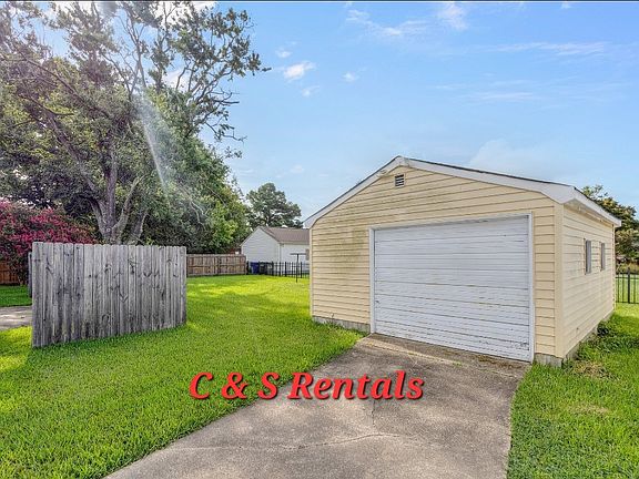Detached garage