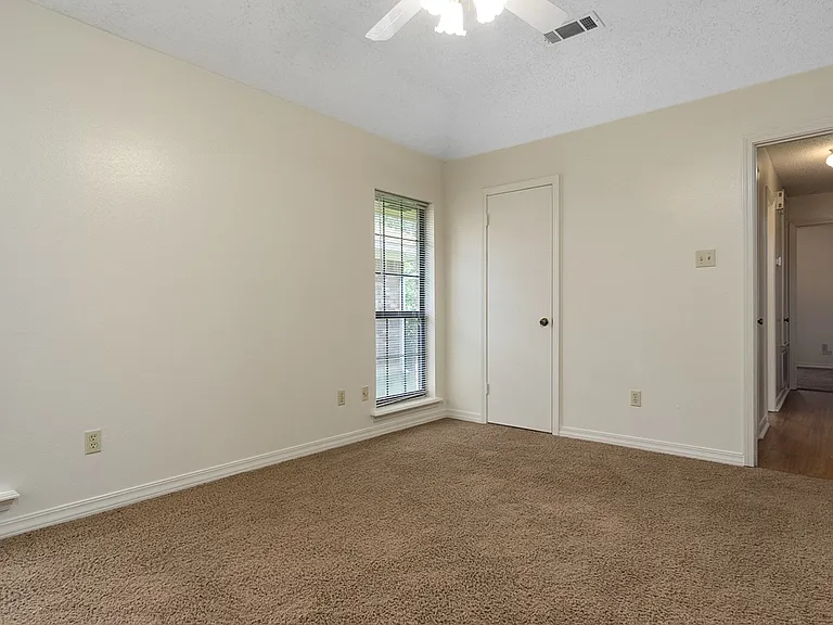 5602 Pampus Ln — Photo 2