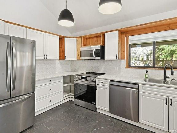 3rd image of 3114 Colman Rd