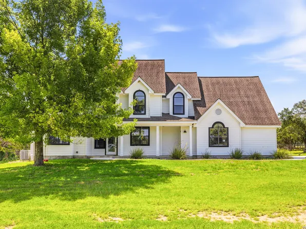 616 GREEN OAK DR, Pipe Creek, TX 78063
