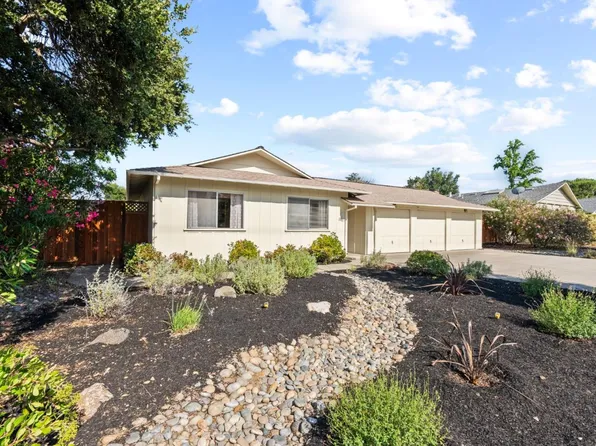 2101 Fallen Leaf Ln, Los Altos, CA 94024