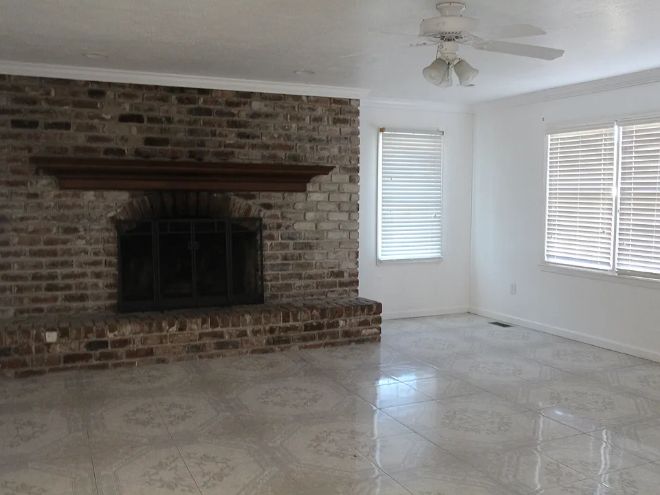 311 Hollis Dr