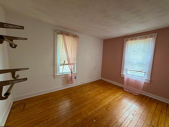 5th image of 245 Smithtown Rd