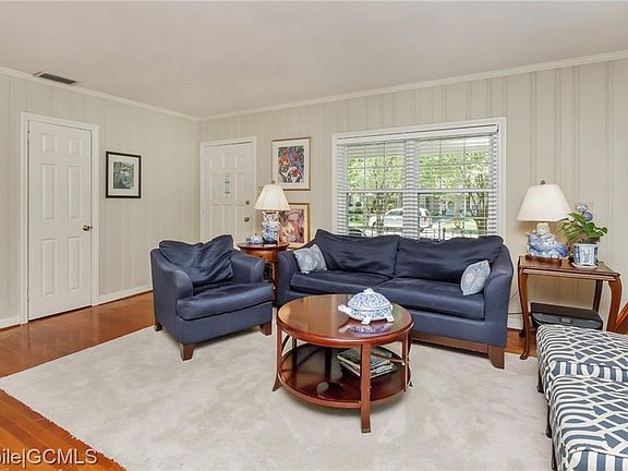 4th image of 2910 Thornhill Dr