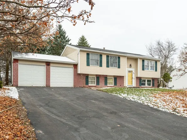 48 Crystal Valley Overlook, Rochester, NY 14623