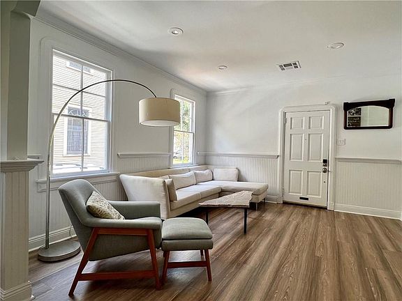 2nd image of 4428 Fontainebleau Dr