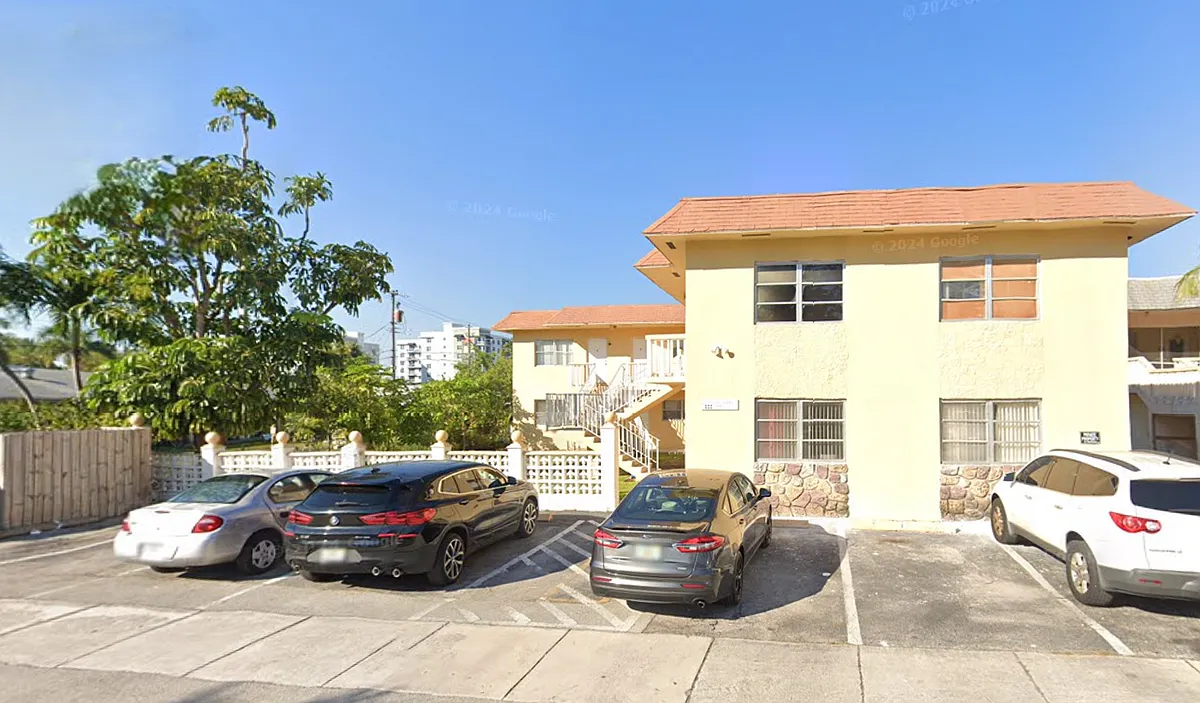 Building Photo - 623 NE 2nd St #2