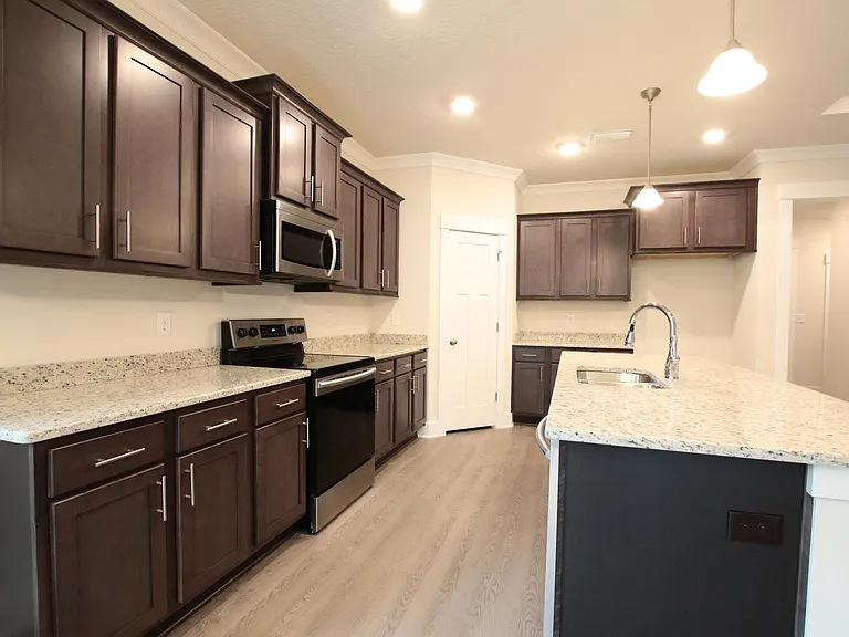 416 Pemberton Ln — Photo 5