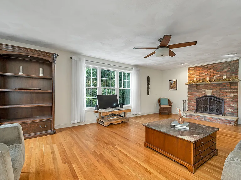 8 Hemlock Ln — Photo 12