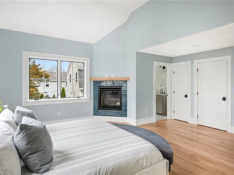 118 Newport Ave — Photo 36