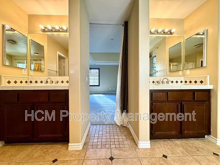 26027 Newport Ave — Photo 11